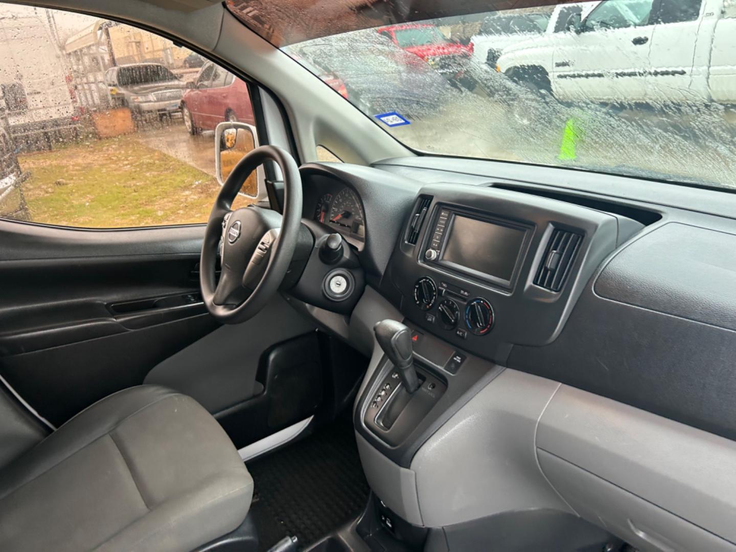 2020 White Nissan NV200 (3N6CM0KN7LK) , located at 1687 Business 35 S, New Braunfels, TX, 78130, (830) 625-7159, 29.655487, -98.051491 - Photo#7